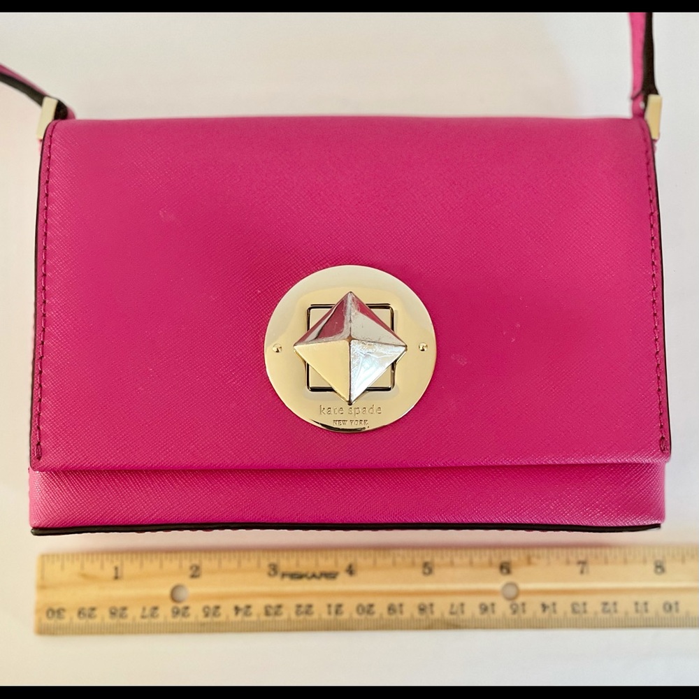 🌸 Kate Spade Hot Pink Crossbody purse with Gold Hardware 🌸 - Picture 5 of 9